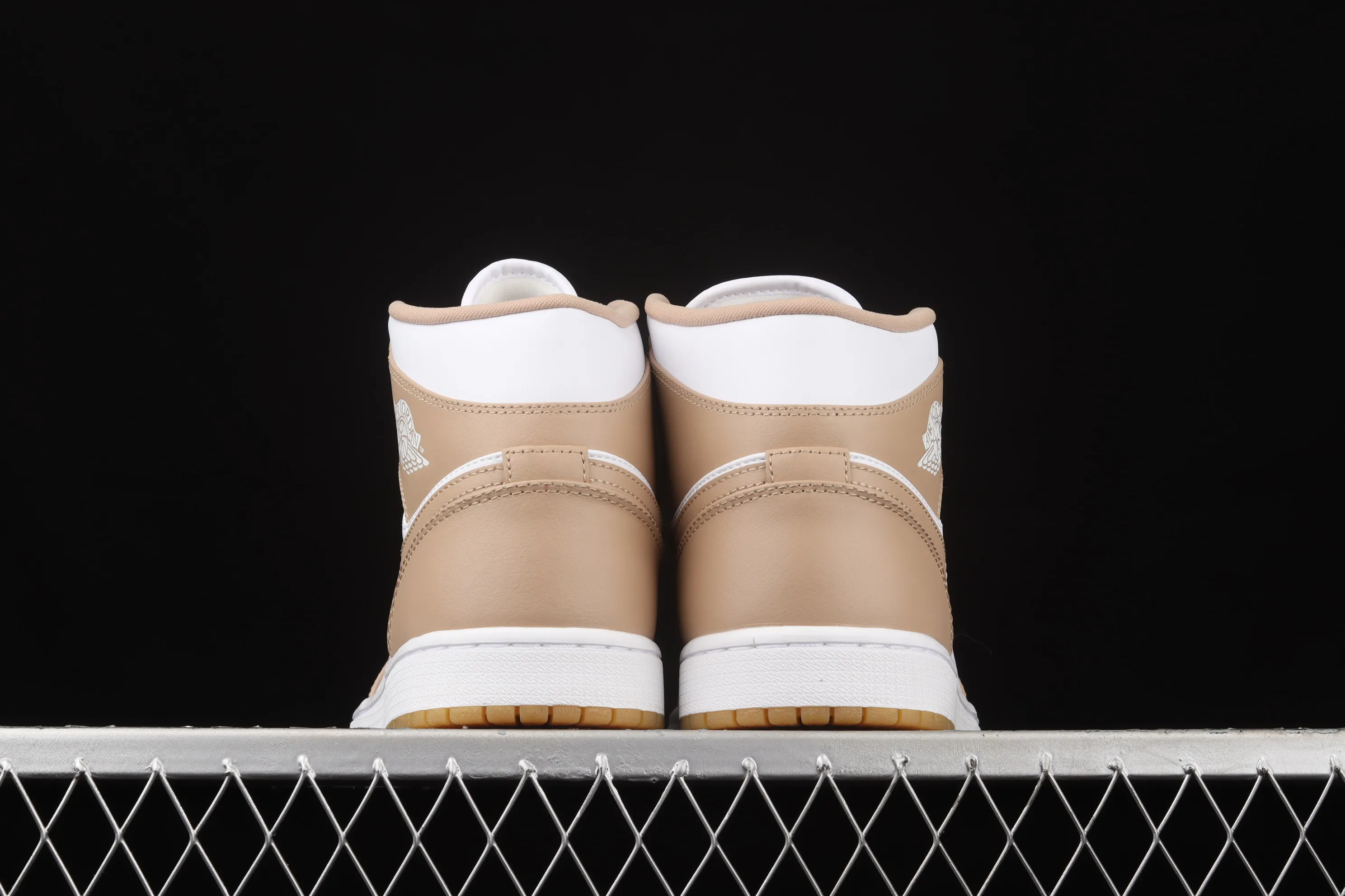 All categories Air Jordan Jordan series basketball shoes Air Jordan 1 Mid G version pure original Air Jordan 1 Mid AJ1 Joe 1 mid-top cultural basketball shoes 554724-271